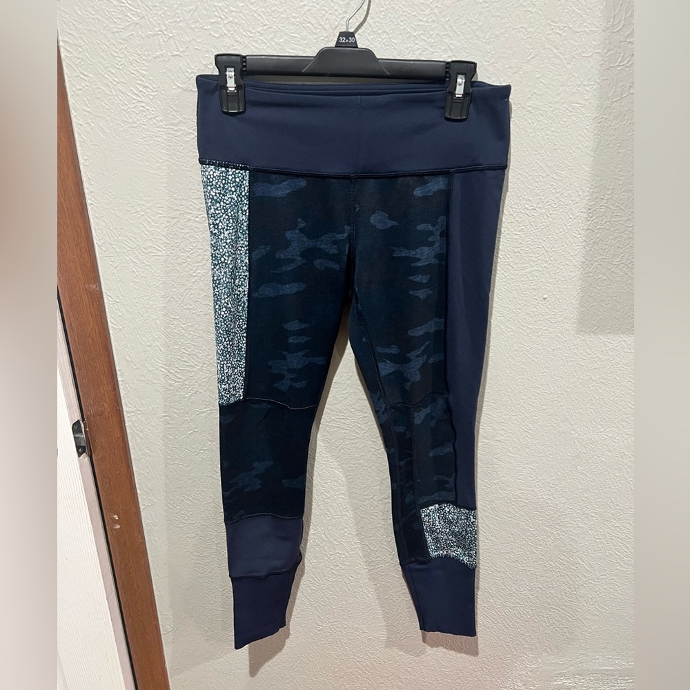 Lululemon Athletica Blue Patterned Patchwork Style Leggings Size 8 EUC Very Cute